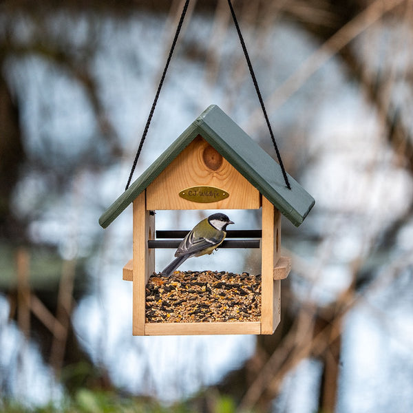 Hängendes Futterhaus Breda – Vogelhaus aus Holz für kleine Gartenvögel