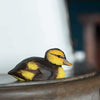 Houten decovogel wild eendje (eendenkuiken), handgesneden | DecoBird