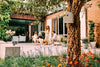 Cosy vogelhuisje beige bij terras in de tuin