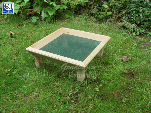 Feeding table