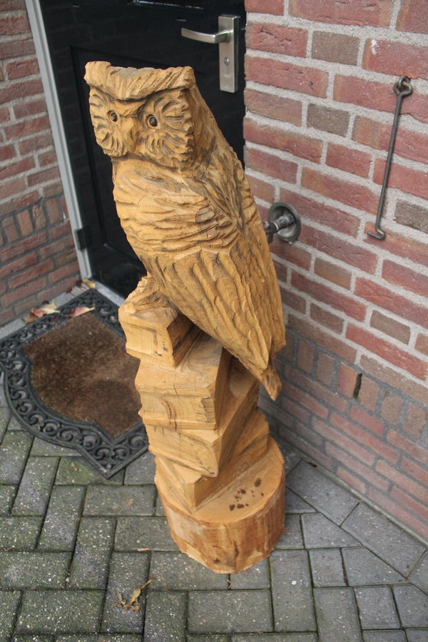 Houtsculptuur uil op stapel boeken 120cm