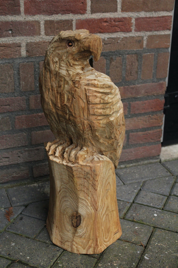 Houtsculptuur arend