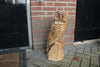 Houtsculptuur uil op stam