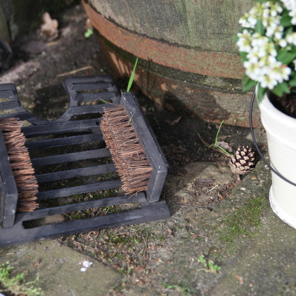 Bootjack with brush