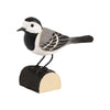 Vogel-Holzfigur Bachstelze – Handgeschnitzter Deko-Vogel aus Holz | DecoBird Wildlife Garden