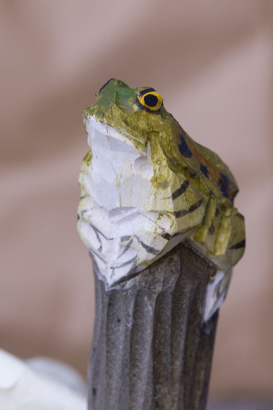 DecoClip Frog wood carving clothespin