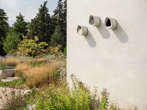 Essential Vogelfutterhaus faserartig grau – Vogelfutterhaus für Garten & Balkon | Nachhaltiger recycelter Kunststoff & wetterfest