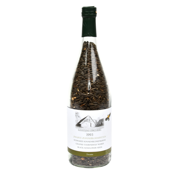 Sonnenblumenkerne in Weinflasche