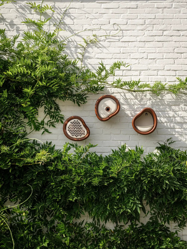 Organic bijenhotel kastanje bruin – insectenhotel voor solitaire bijen | Duurzaam gerecycled kunststof & weerbestendig