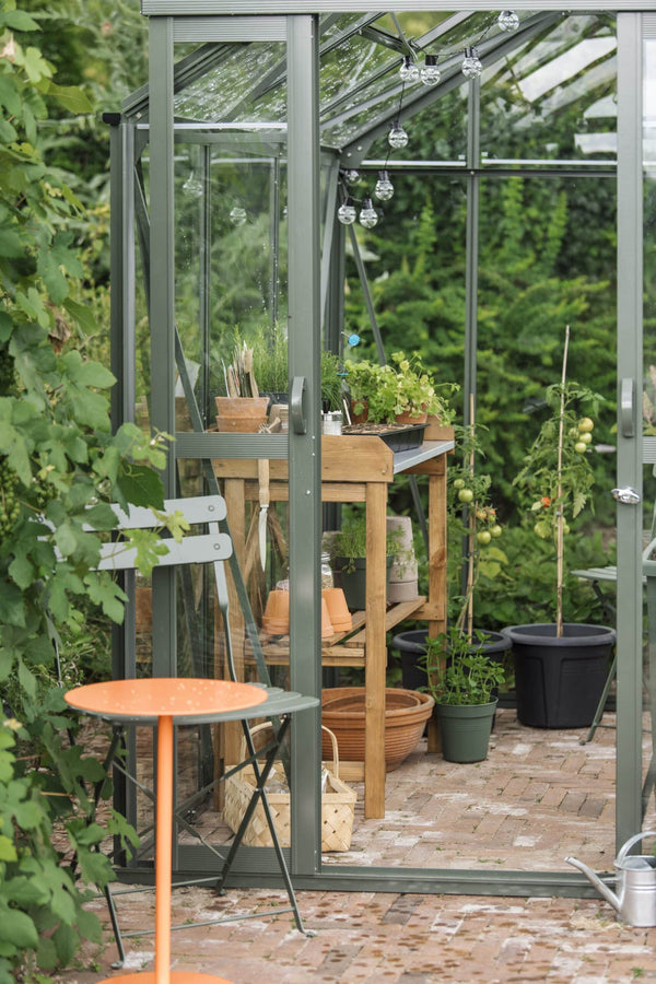 Royal Well Tuinkas Anne I – kleur ‘Groengrijs RAL7009’ met 3mm veiligheidsglas (inclusief fundament)