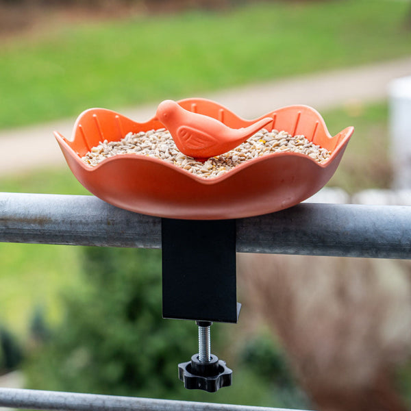 Balkon Voederschaal Balus (terracotta) – Compacte voederschaal met klem voor balkons