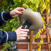 Balkon Voederschaal Balus (olijfgroen) – Compacte voederschaal met klem voor balkons