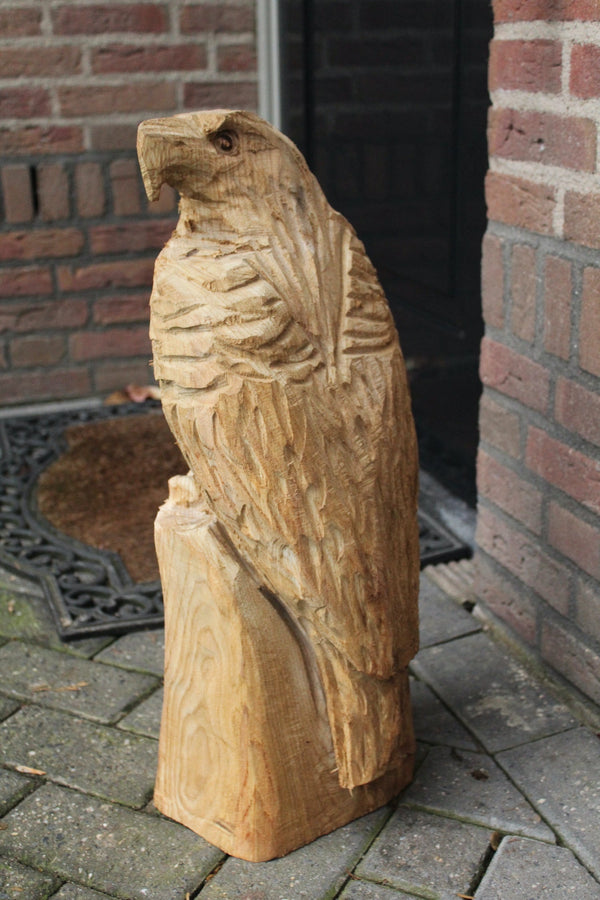 Houtsculptuur arend