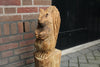 Holzskulptur Eichhörnchen auf Baumstamm