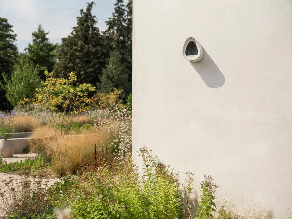 Essential vogelvoeder fibrous grey – vogelvoerhuisje voor tuin & balkon | Duurzaam gerecycled kunststof & weerbestendig