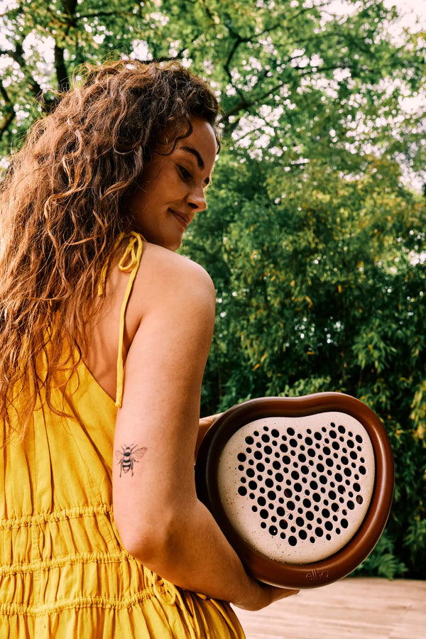 Organic bijenhotel kastanje bruin – insectenhotel voor solitaire bijen | Duurzaam gerecycled kunststof & weerbestendig